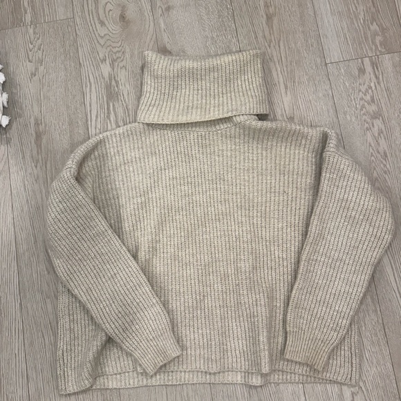 Nasty Gal Soft Beige Turtleneck Sweater S - Picture 6 of 9